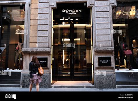 yves saint laurent negozio a milano|ysl stores milan.